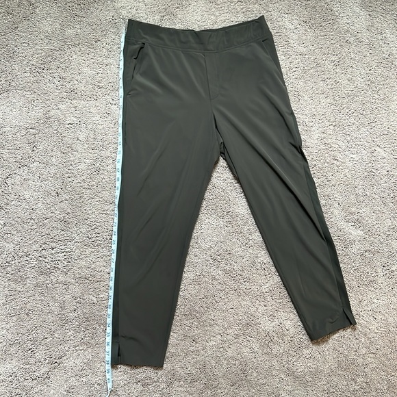 Athleta Olive Green Brooklyn pant. Size 10 - Picture 5 of 8